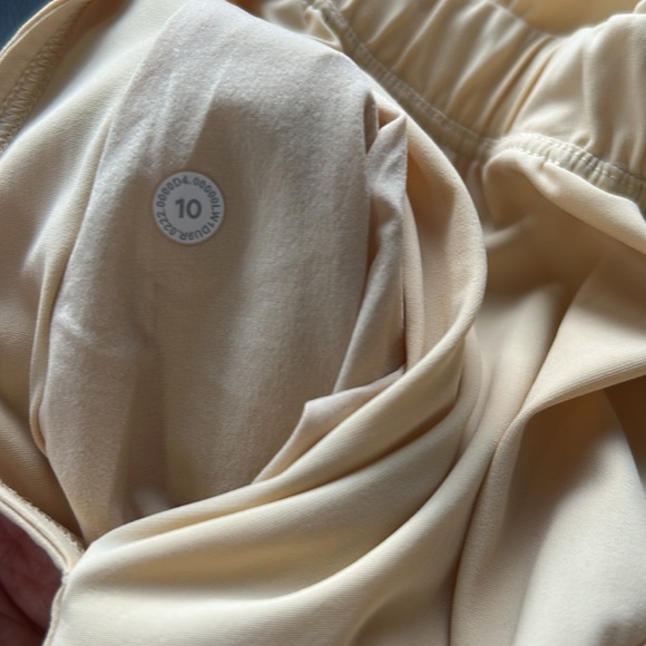 Lululemon Lightweight High Neck Romper Prosecco Open Back Cream Yellow Sz 10 - Picture 13 of 15
